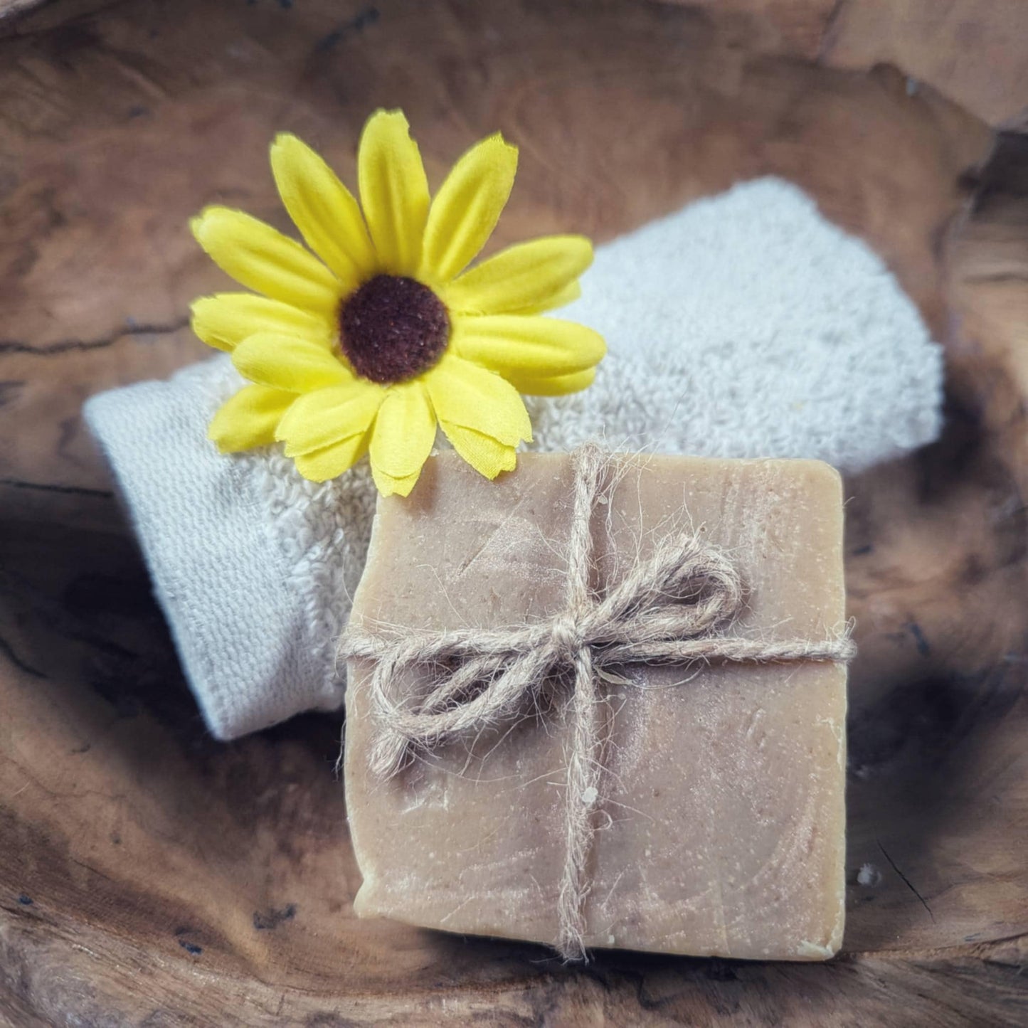 🐐 Goat’s Milk Soap – Gentle Hydration & Skin-Loving Care ✨ Moon Dust – A Celestial Fragrance ✨